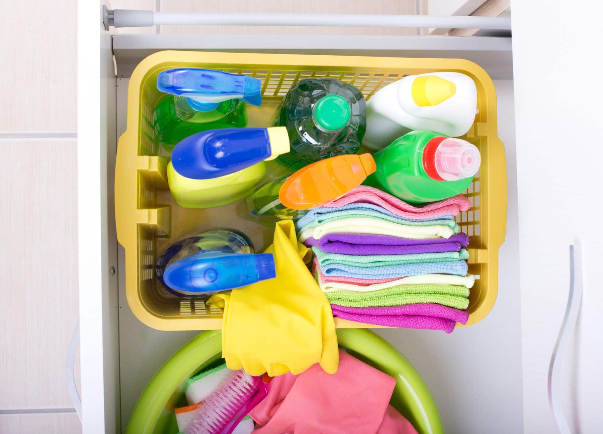 A Weekly Cleaning Schedule That's Quick and Easy 2 Organized Cleaning Supplies
